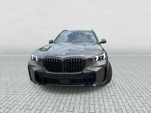 Manhattan Green Metallic 2026 BMW X5 PHEV xDrive50e