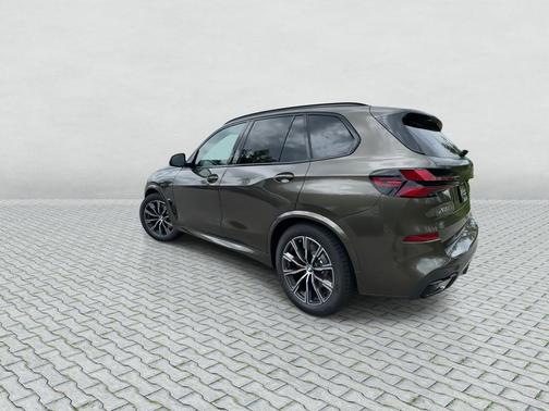 Manhattan Green Metallic 2026 BMW X5 PHEV xDrive50e