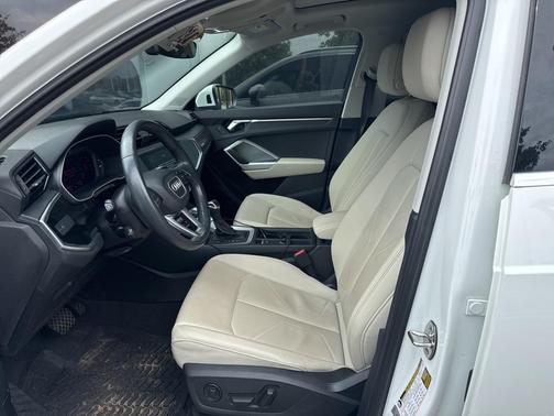 2022 Audi Q3 40 Premium