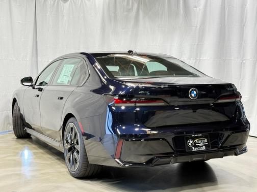 2025 BMW 740 i xDrive