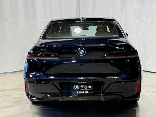 2025 BMW 740 i xDrive