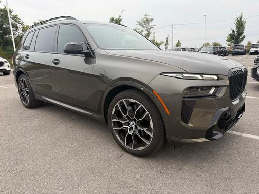 2023 BMW X7 M60i