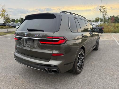 2023 BMW X7 M60i