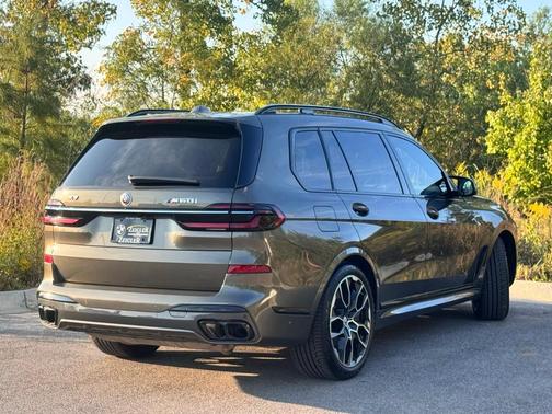 2023 BMW X7 M60i
