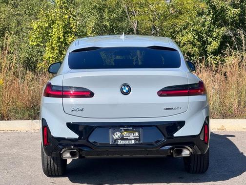 2025 BMW X4 xDrive30i