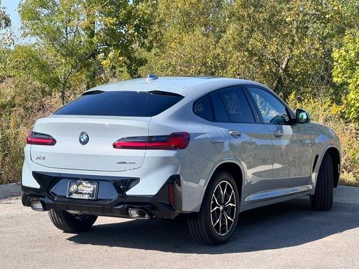 2025 BMW X4 xDrive30i