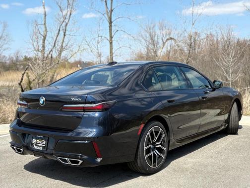 2025 BMW 760 760i xDrive