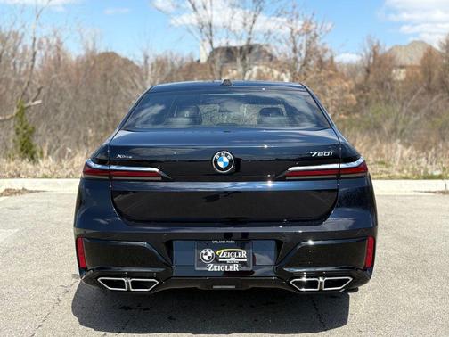 2025 BMW 760 760i xDrive