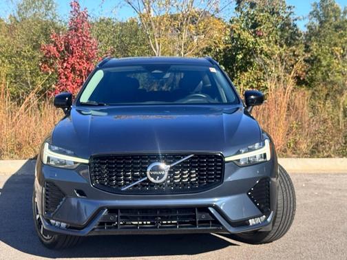 2024 Volvo XC60 B5 Plus Dark Theme