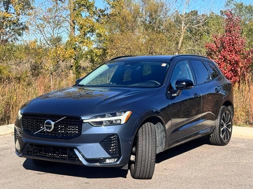 2024 Volvo XC60 B5 Plus Dark Theme