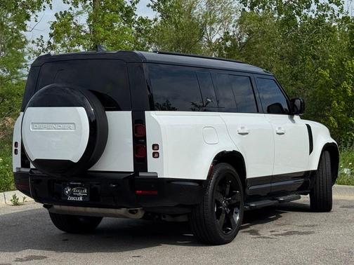 Fuji White 2024 Land Rover Defender P400 X-Dynamic SE