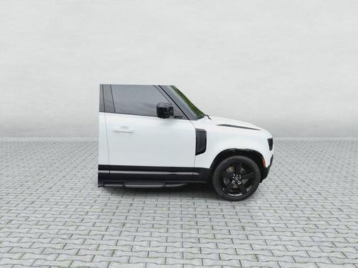 Fuji White 2024 Land Rover Defender P400 X-Dynamic SE