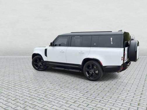 Fuji White 2024 Land Rover Defender P400 X-Dynamic SE