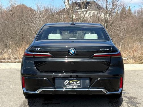2025 BMW i7 xDrive60