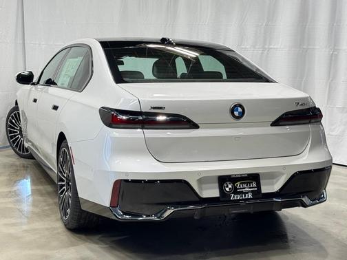 2025 BMW 740 i xDrive