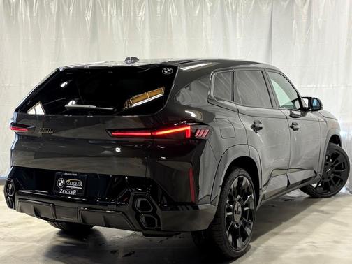 2025 BMW XM Base