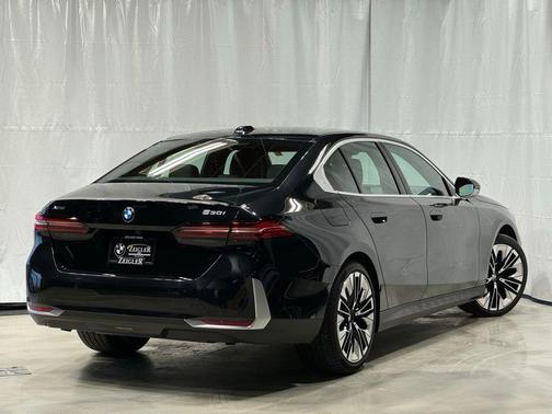 2025 BMW 530 i xDrive