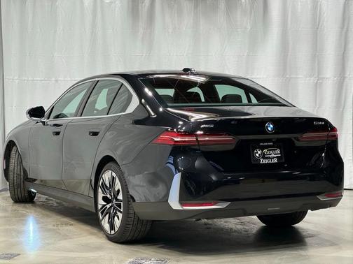 2025 BMW 530 i xDrive