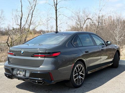 2025 BMW 760 760i xDrive