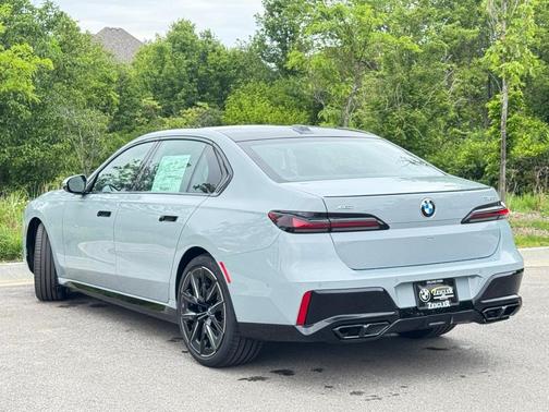2025 BMW 760 760i xDrive
