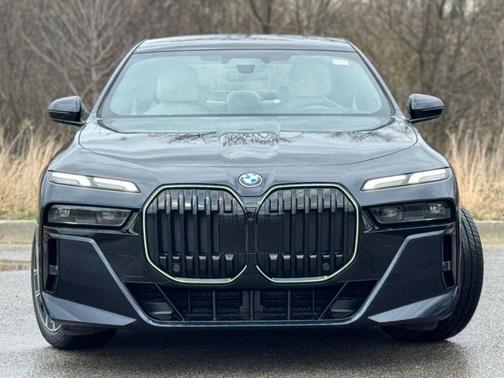 Carbon Black Metallic 2026 BMW 760 760i xDrive