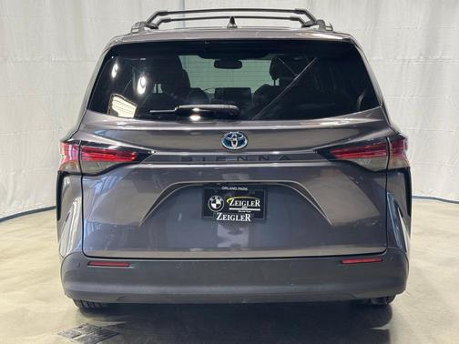 2021 Toyota Sienna XLE