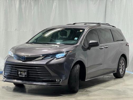 2021 Toyota Sienna XLE