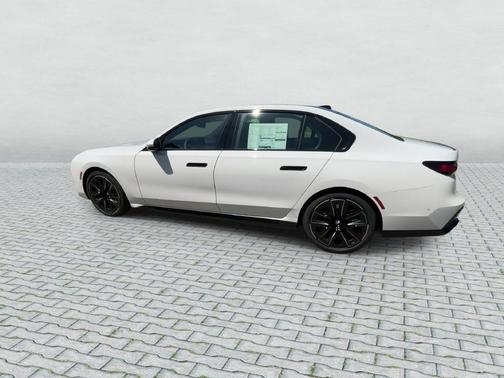 Alpine White 2026 BMW 760 760i xDrive