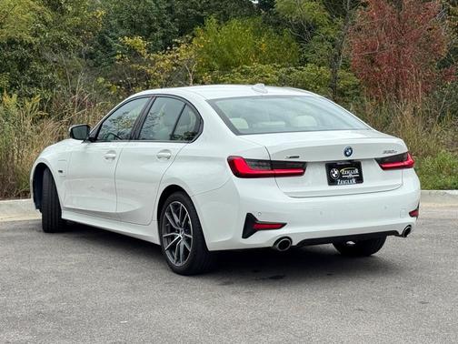 2022 BMW 330e xDrive