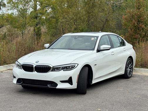 2022 BMW 330e xDrive