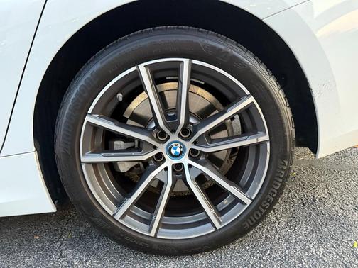 2022 BMW 330e xDrive