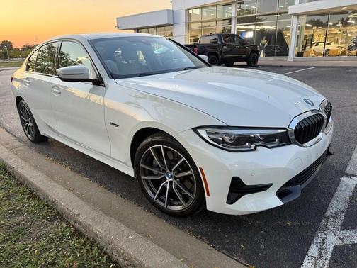 2022 BMW 330e xDrive