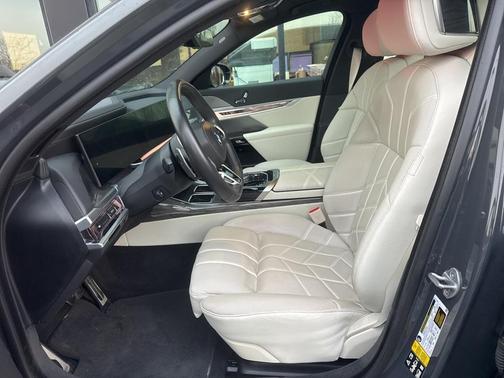 2023 BMW 760 760i xDrive