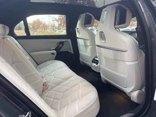2023 BMW 760 760i xDrive