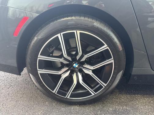 2023 BMW 760 760i xDrive