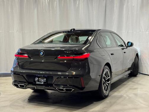 2023 BMW 760 760i xDrive