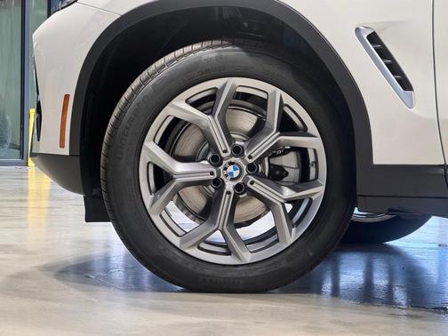 2025 BMW X4 xDrive30i