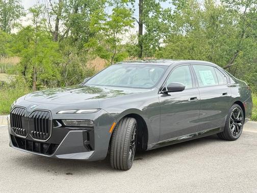 2025 BMW 740 i xDrive