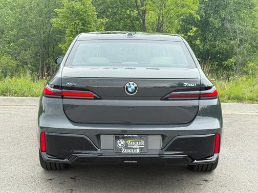 2025 BMW 740 i xDrive