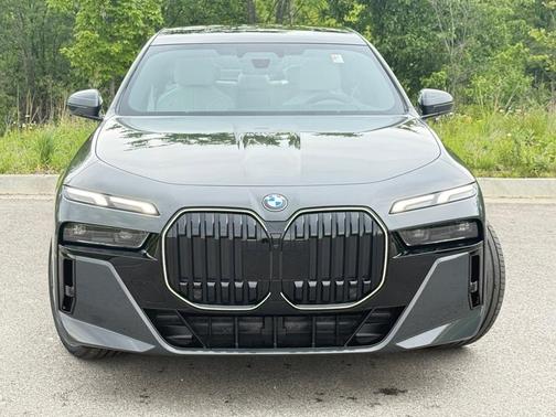 2025 BMW 740 i xDrive