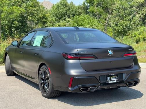 2025 BMW 760 760i xDrive
