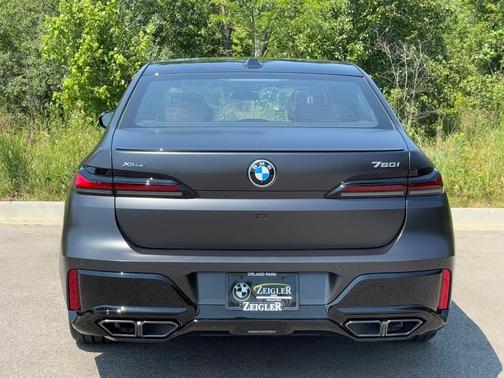 2025 BMW 760 760i xDrive