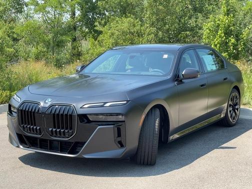 2025 BMW 760 760i xDrive