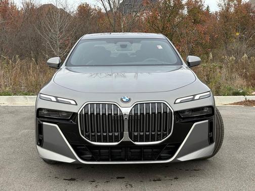 2025 BMW 740 i xDrive