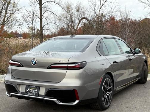 2025 BMW 740 i xDrive
