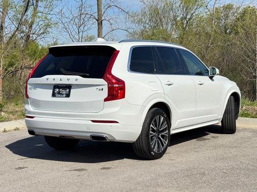 Ice White 2021 Volvo XC90 T6 Momentum 7 Passenger