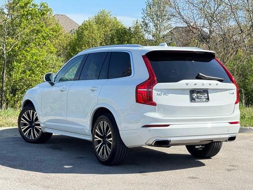Ice White 2021 Volvo XC90 T6 Momentum 7 Passenger