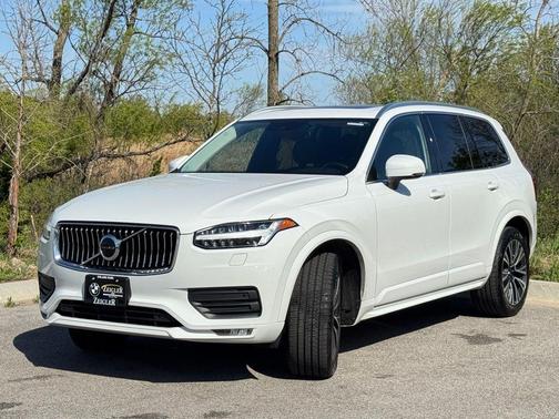 Ice White 2021 Volvo XC90 T6 Momentum 7 Passenger
