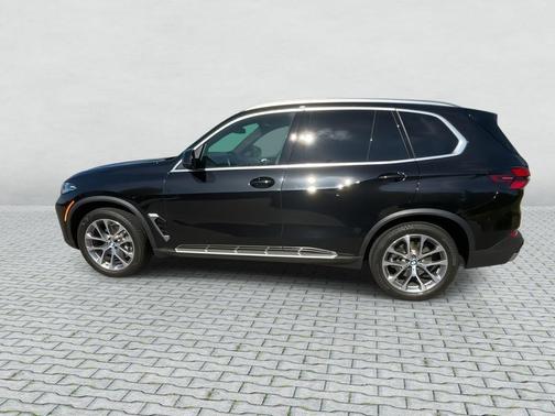 Black Sapphire Metallic 2024 BMW X5 xDrive40i