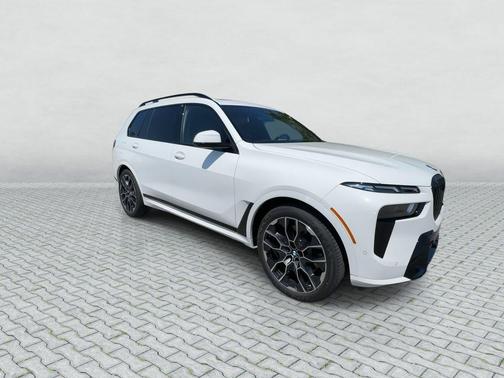 Alpine White 2027 BMW X7 xDrive40i